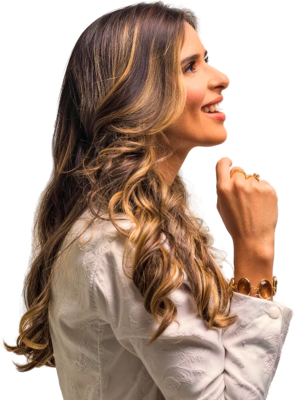 Natália Amaral de perfil, sorrindo